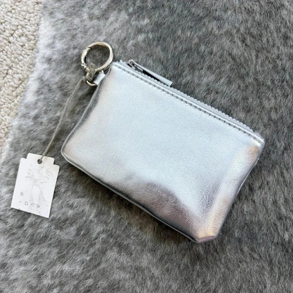 NWT Metallic Silver Coin Pouch - Picture 3 of 12